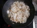 freír la cebolla y el ajo picaditos