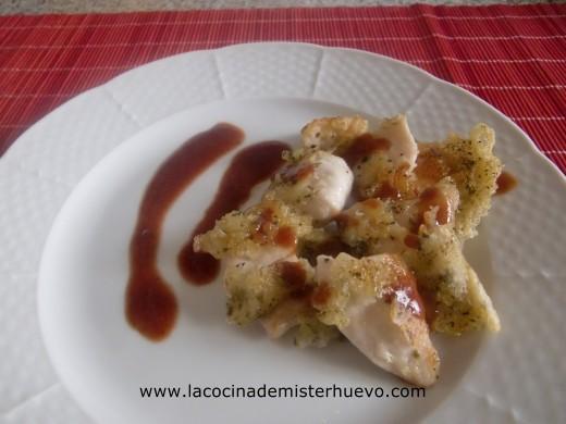 pollo en tempura y salsa de ciruelas